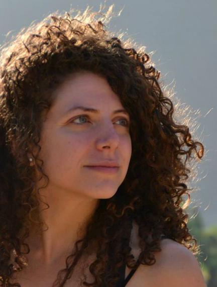 Author Rivka bat Cohen with curls