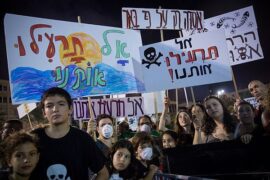 Protestors rally in Tel Aviv against the Noble Energy gas plant 9km from Israel's coast