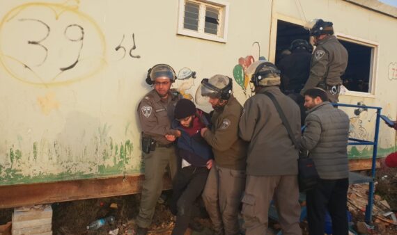 Israeli security forces evacuate Amona