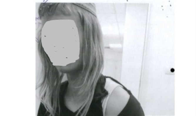Minor sues police